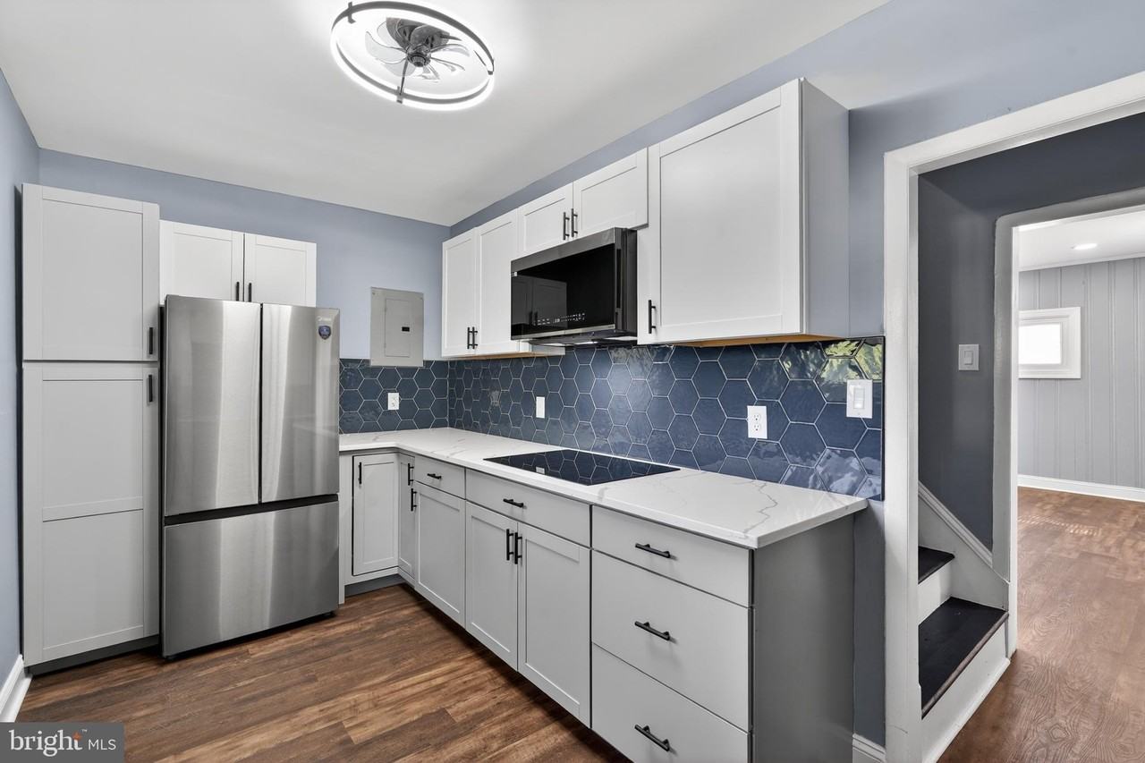 136 5th Ave - Photo 5 of 31
