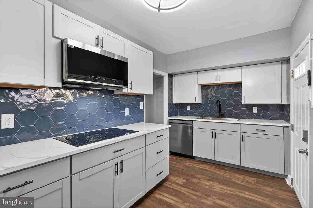 136 5th Ave - Photo 4 of 31