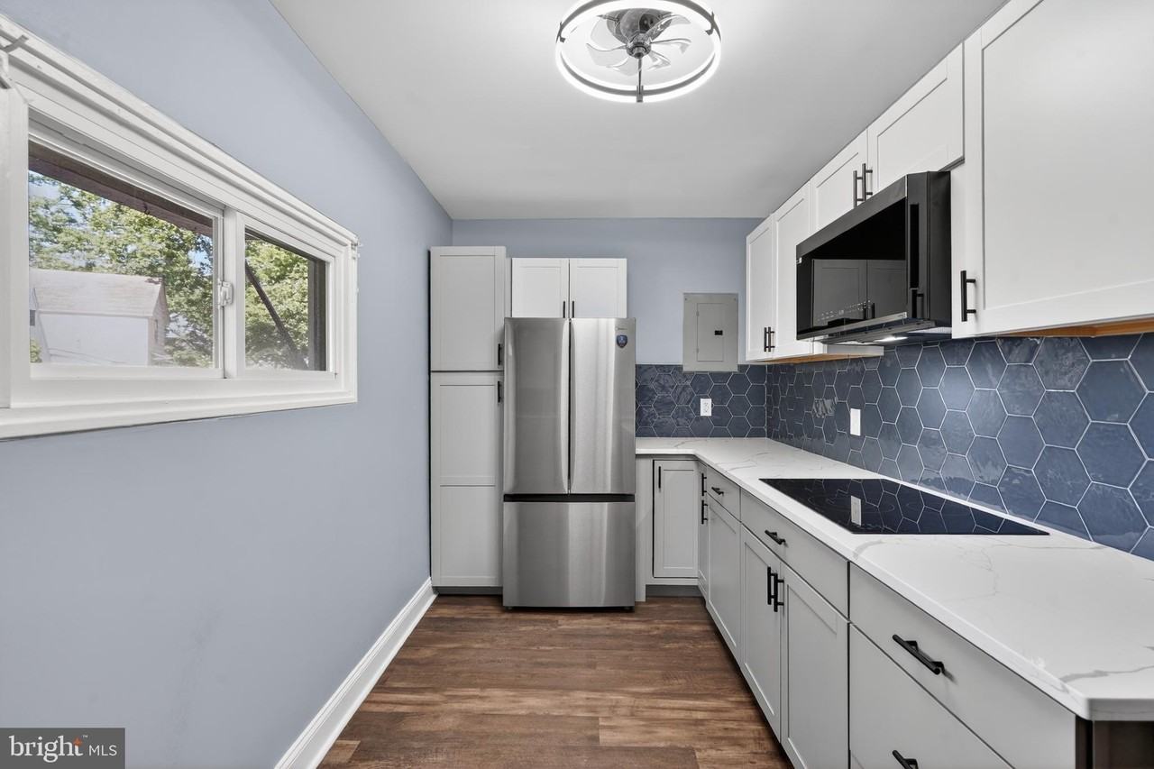 136 5th Ave - Photo 6 of 31