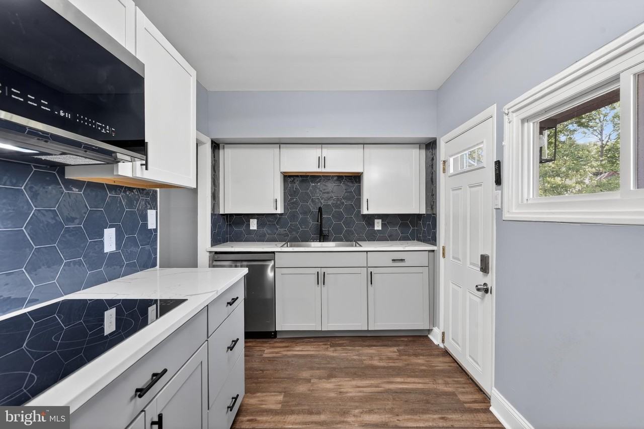 136 5th Ave - Photo 7 of 31