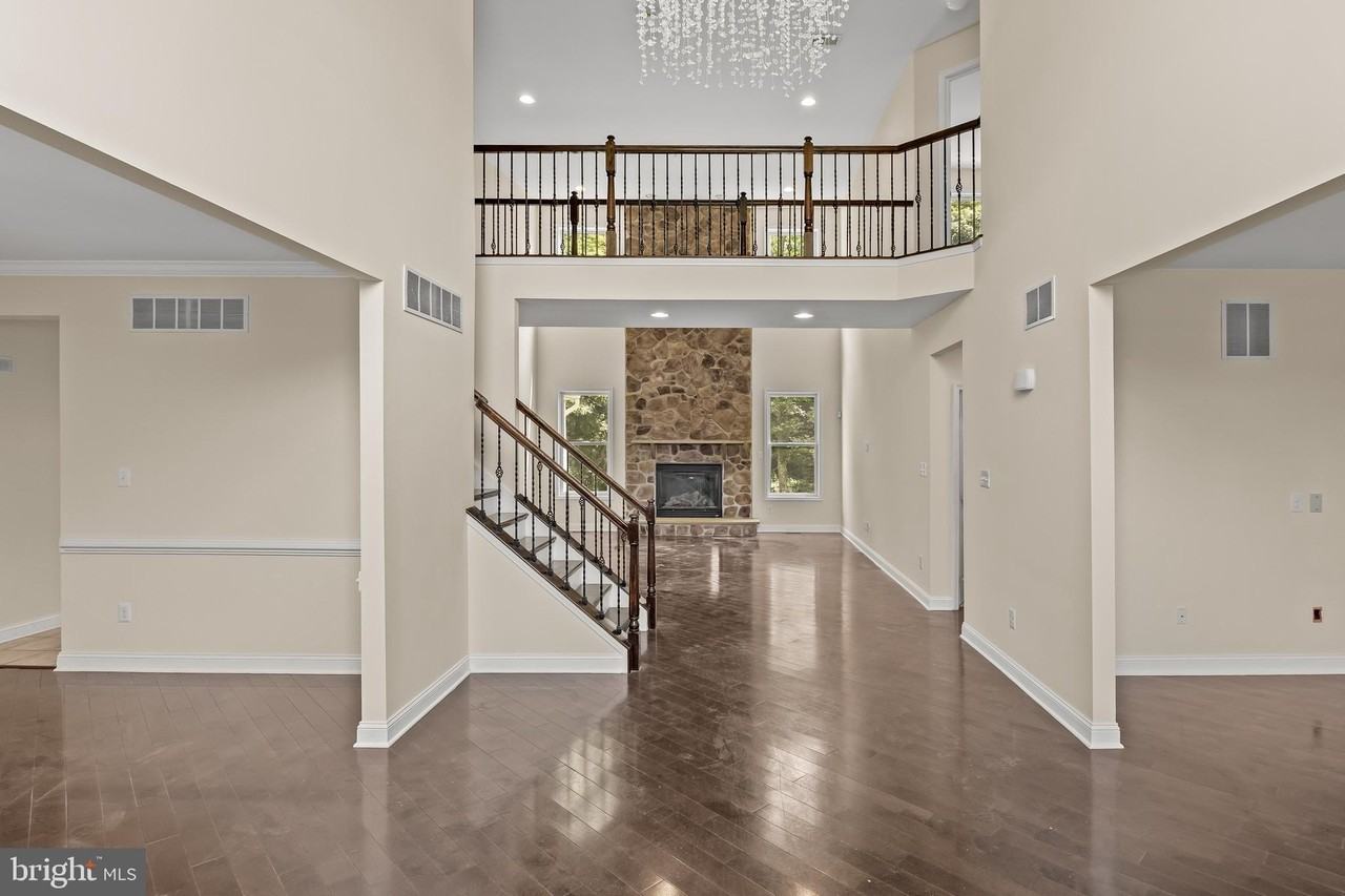 209 Peony Ln - Photo 4 of 33