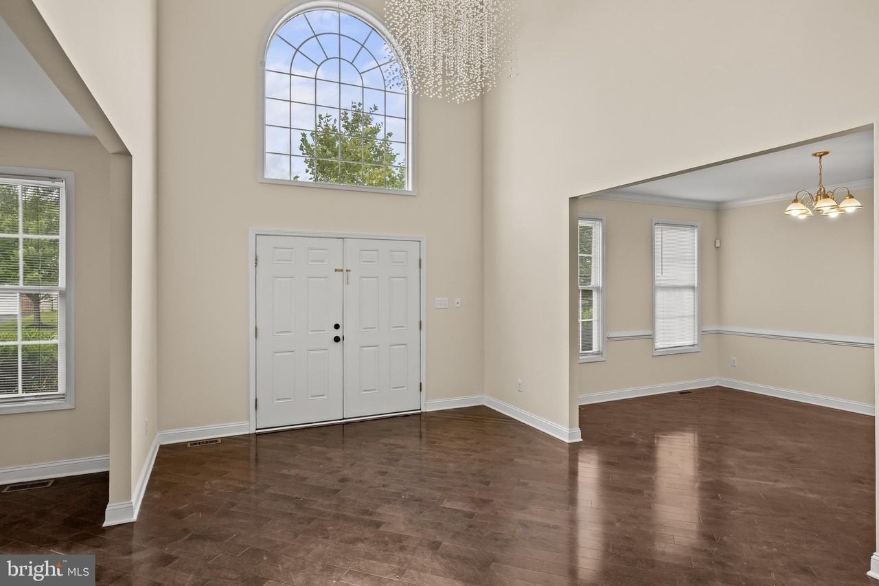 209 Peony Ln - Photo 5 of 33