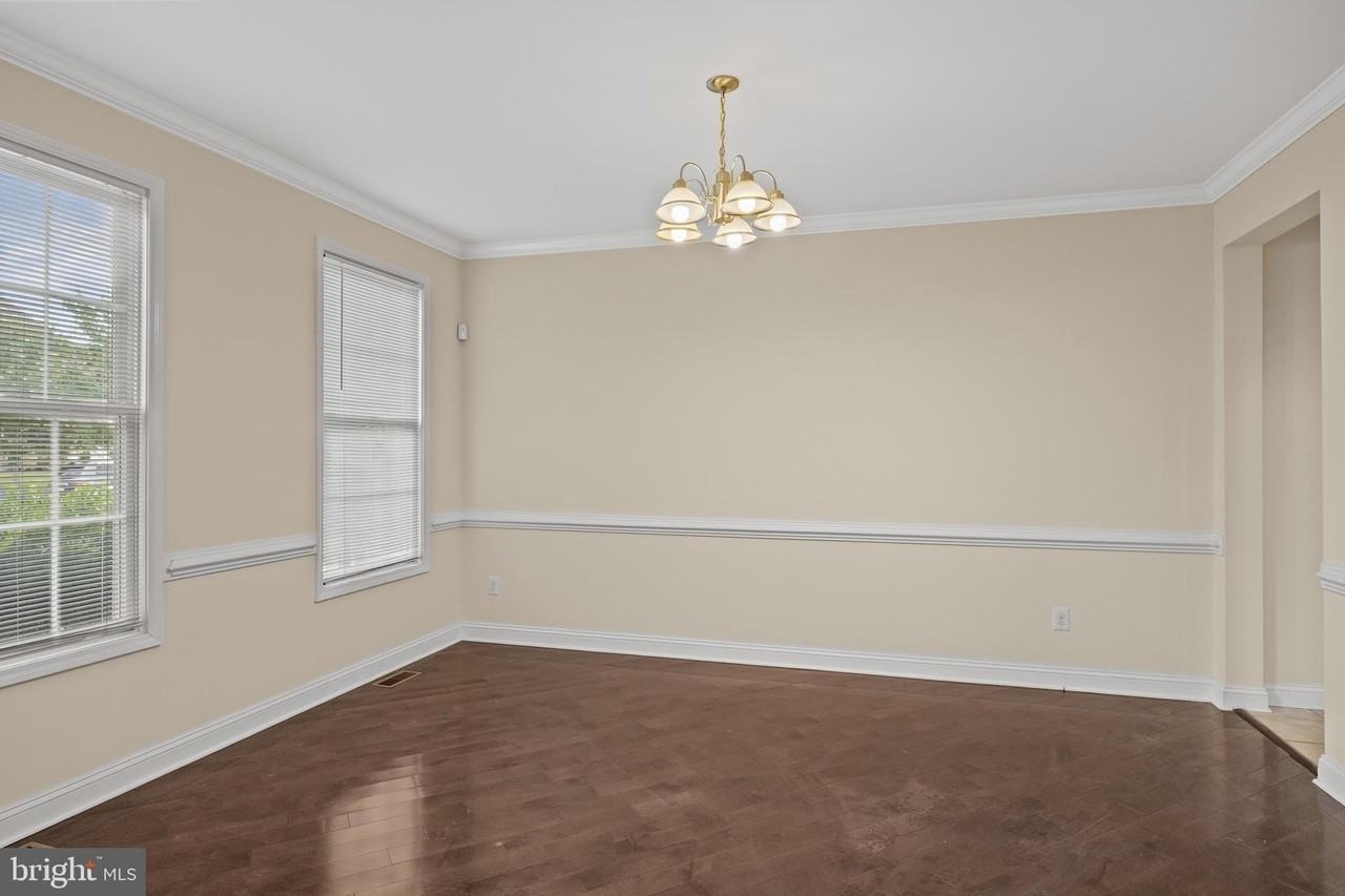 209 Peony Ln - Photo 7 of 33