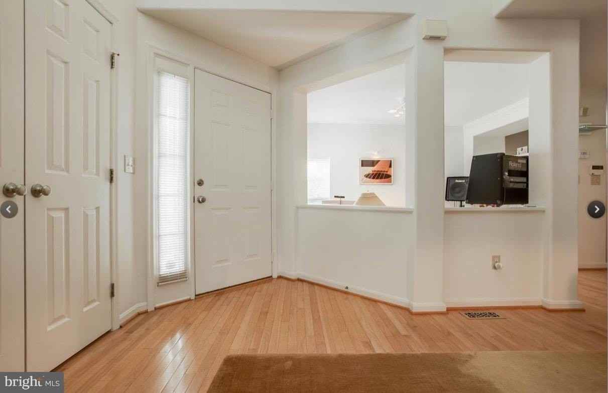 9810 Bolton Village Ct - Photo 3 of 26