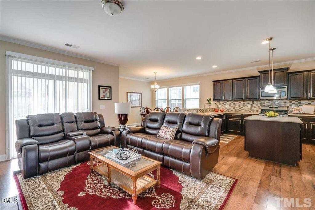 1114 Oatney Ridge Ln - Photo 4 of 15