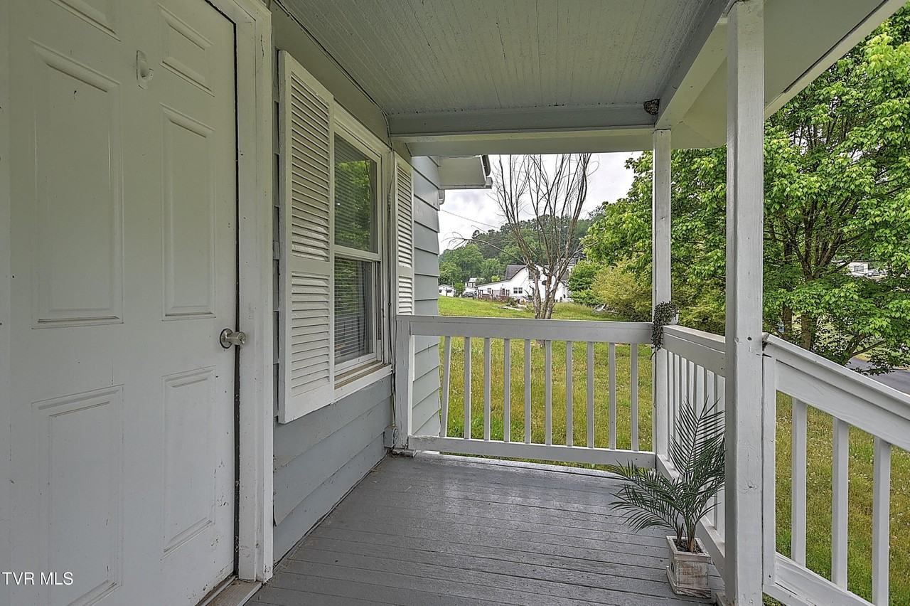 463 Manville Rd - Photo 6 of 29
