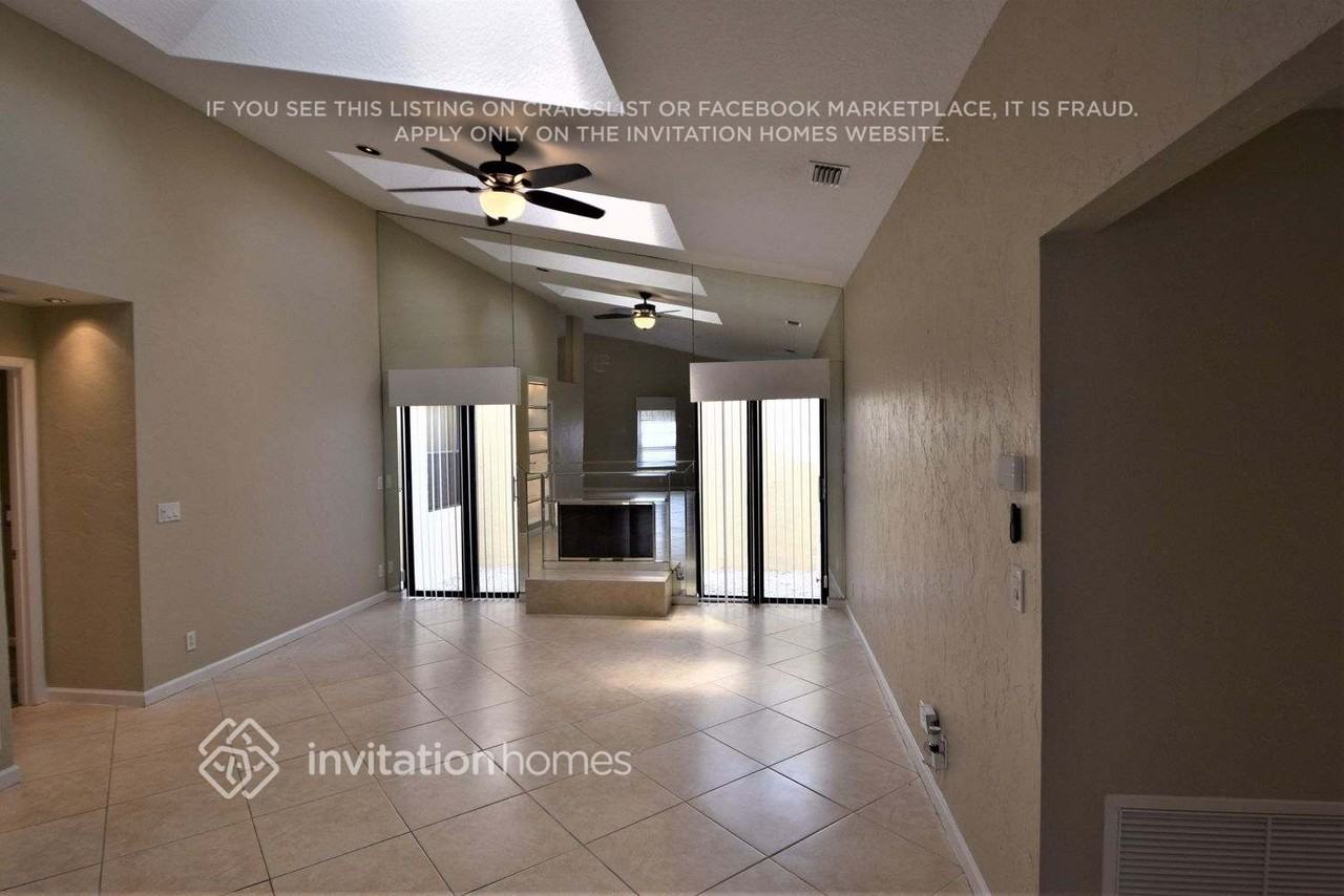 7045 Golf Pointe Cir - Photo 3 of 11