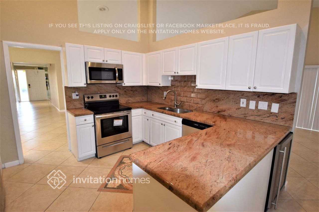 7045 Golf Pointe Cir - Photo 5 of 11