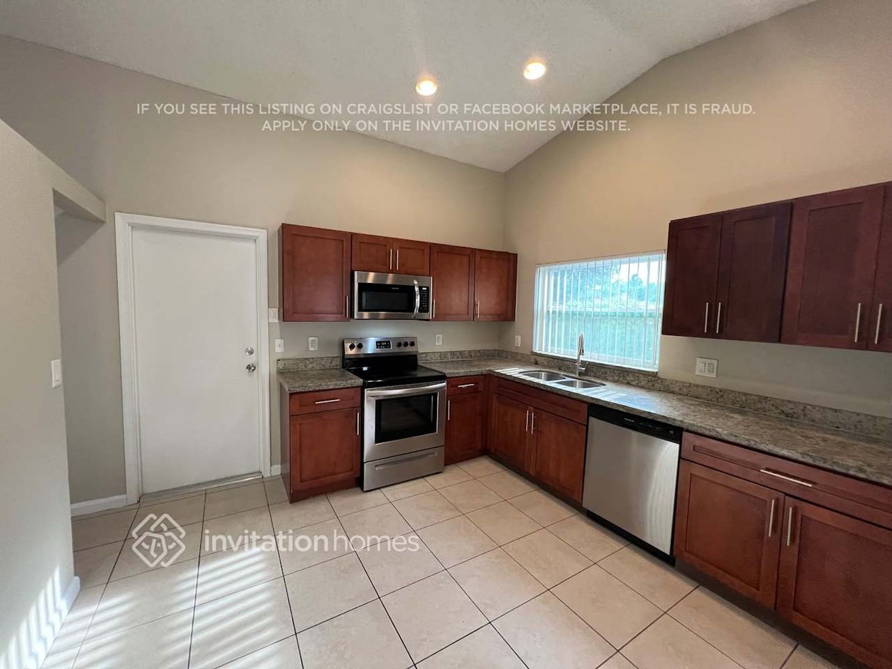 9821 Nw 41st Ct - Photo 6 of 16