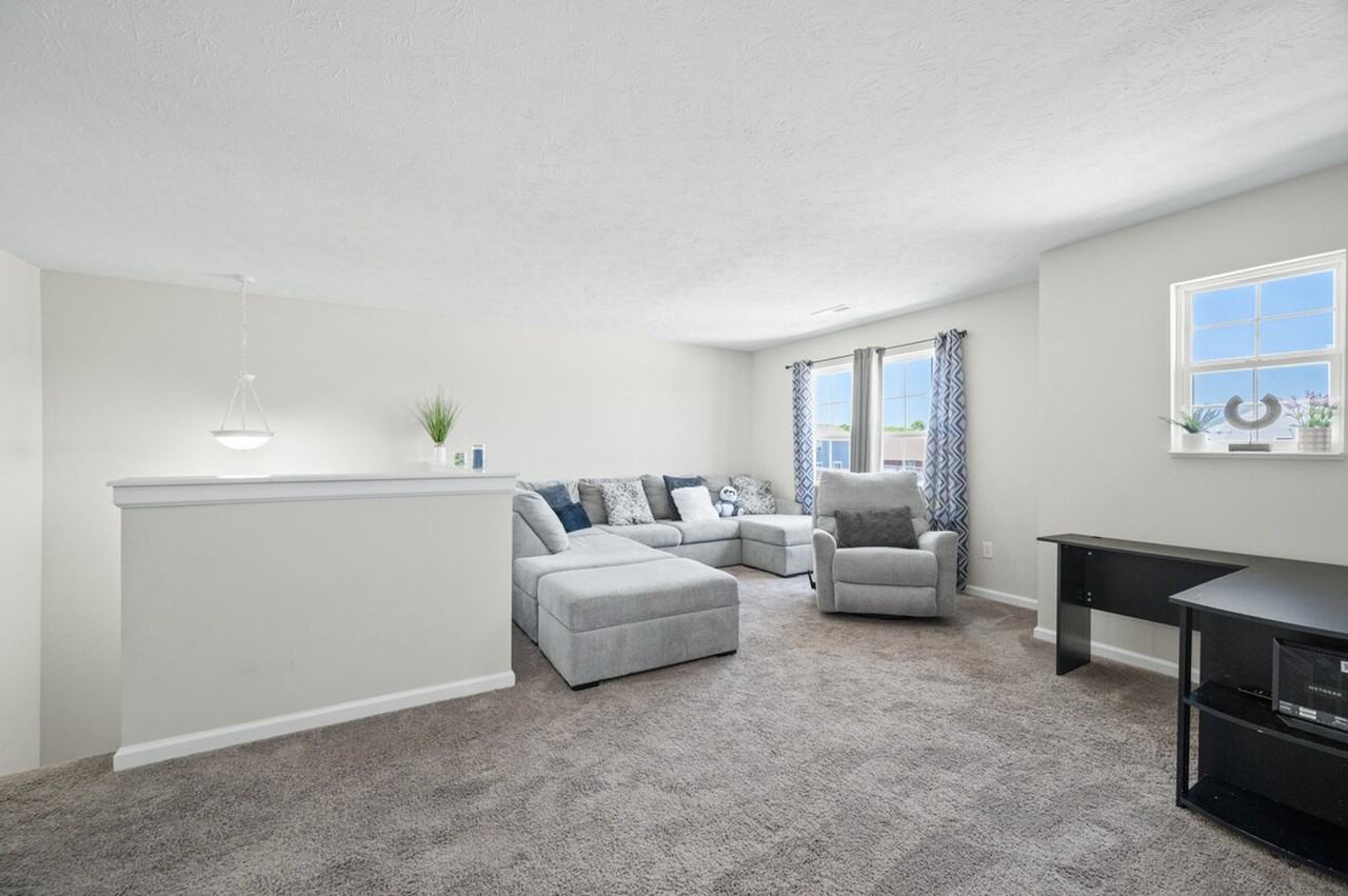 4007 Woodview Dr #1397951P - Photo 4 of 45