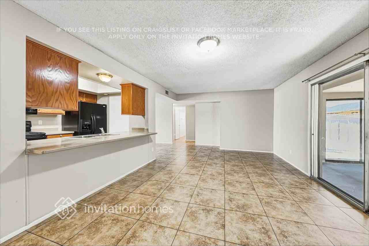 3520 W Banff Ln - Photo 4 of 19