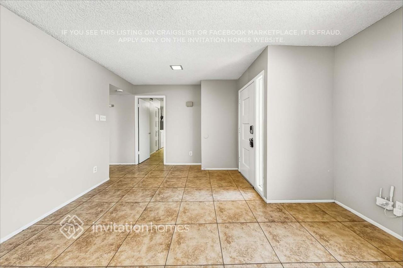 3520 W Banff Ln - Photo 5 of 19