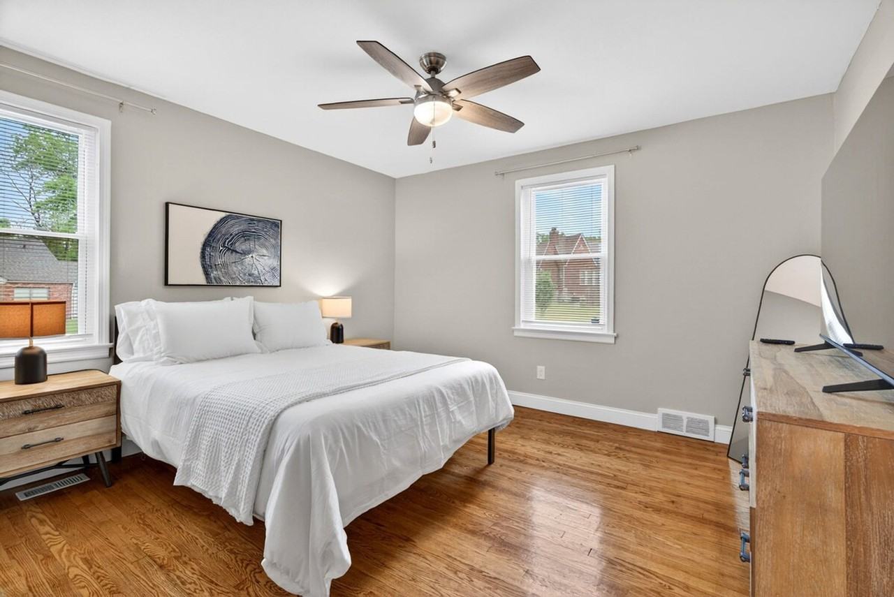 6913 Etzel Ave #1496954P - Photo 4 of 22