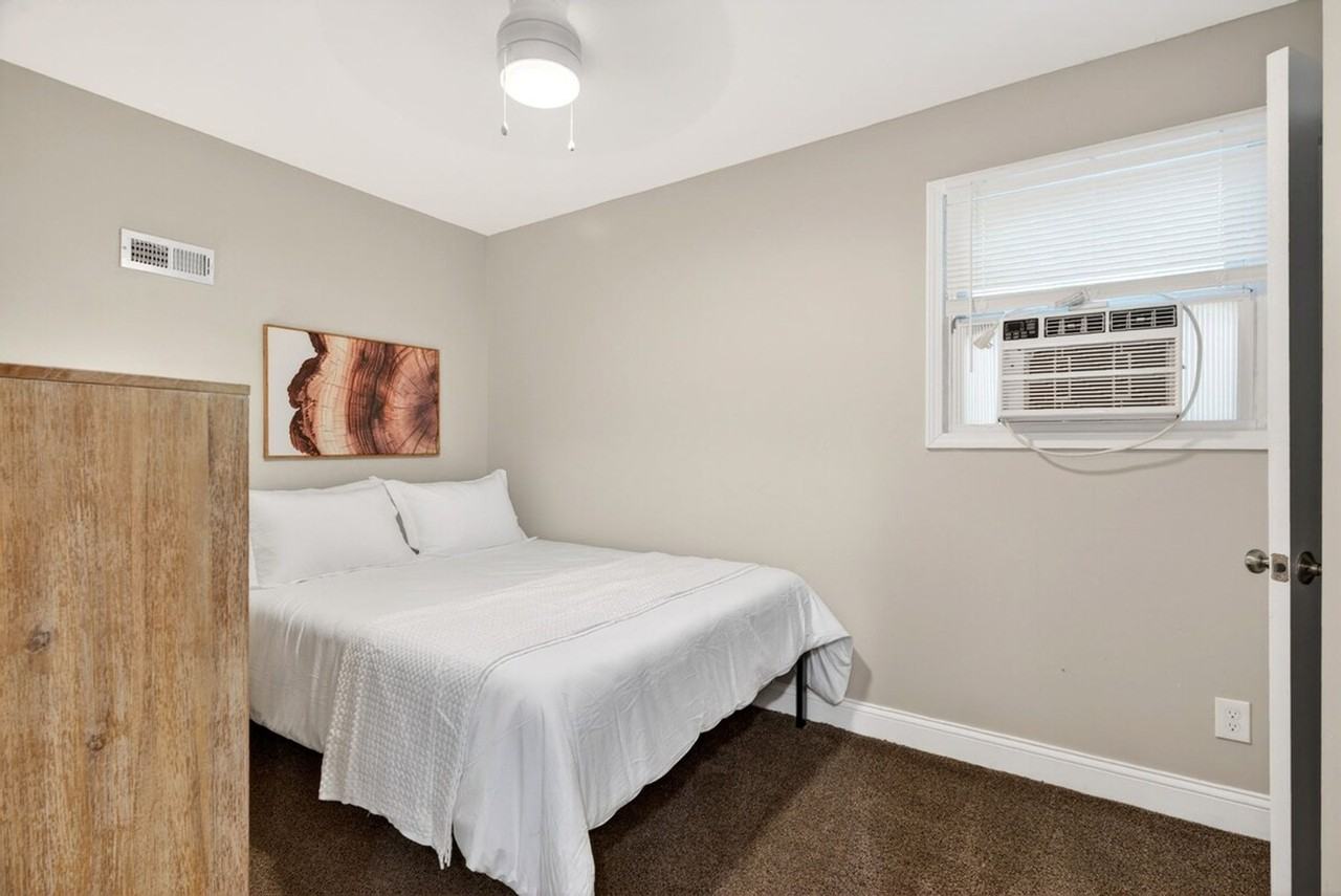 6913 Etzel Ave #1496954P - Photo 5 of 22