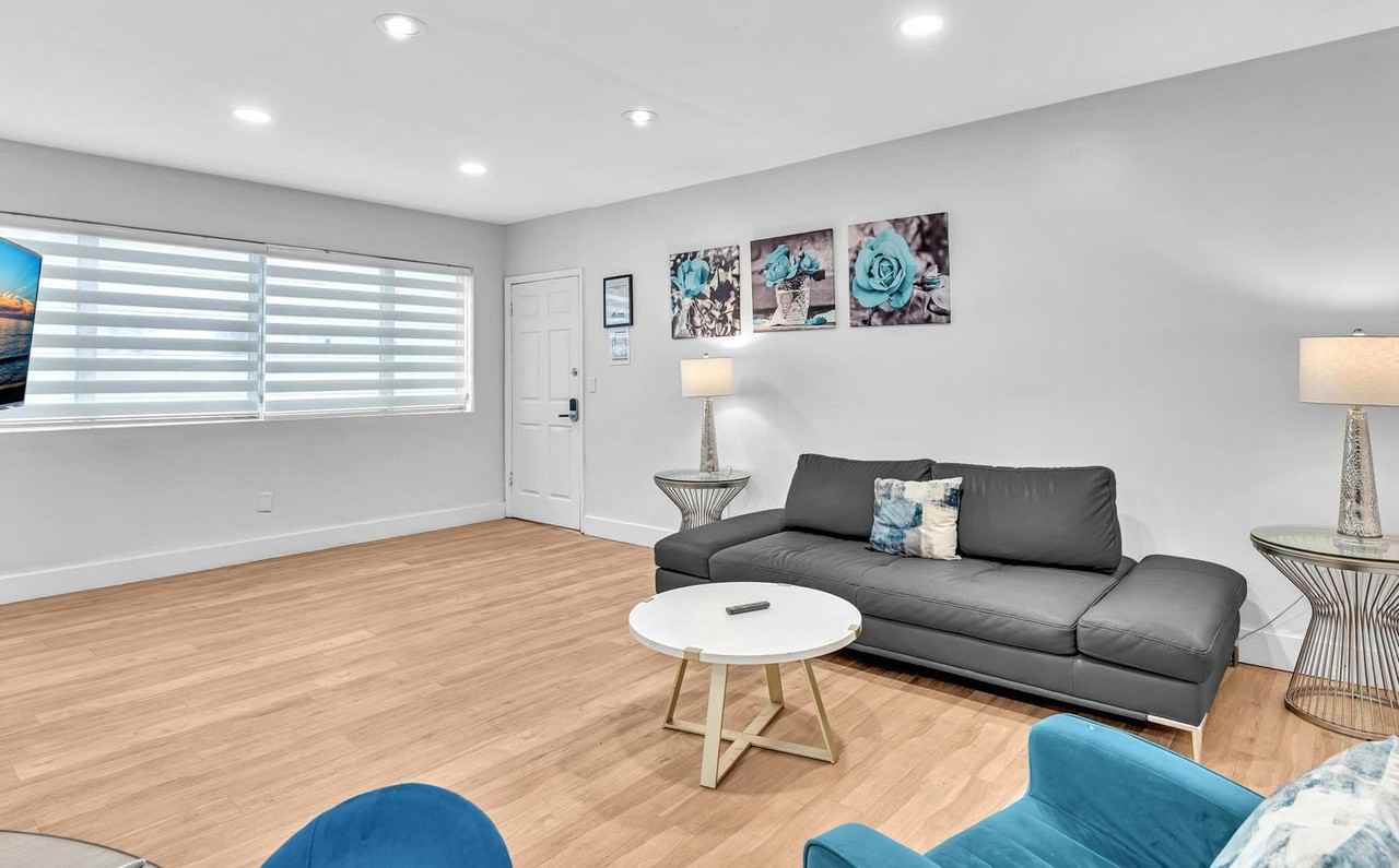 10004 E Bay Harbor Dr #1527162P - Photo 5 of 25