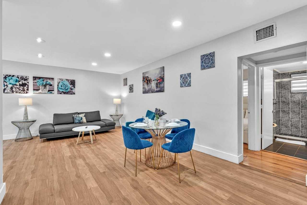 10004 E Bay Harbor Dr #1527162P - Photo 7 of 25