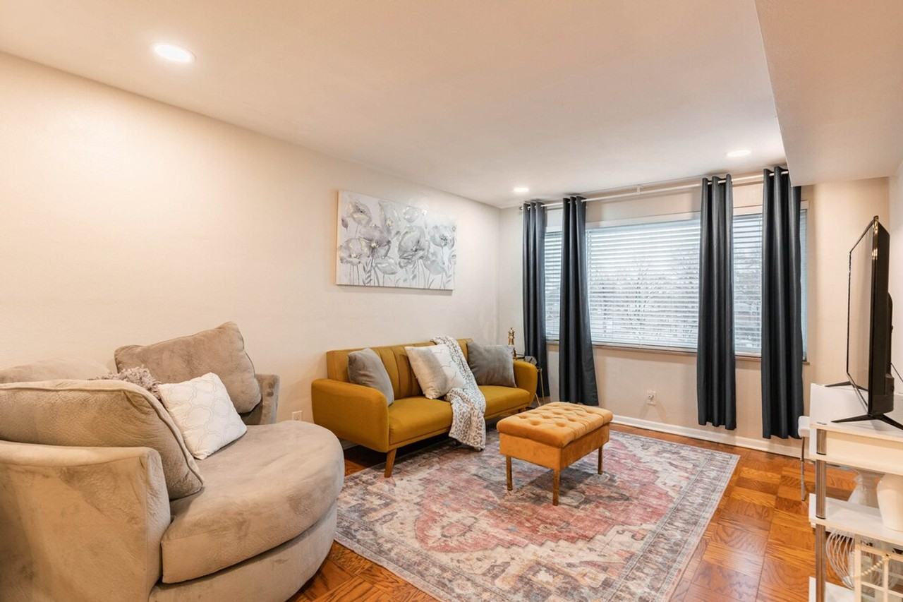 7168 Jamieson Ave #1530494P - Photo 5 of 24