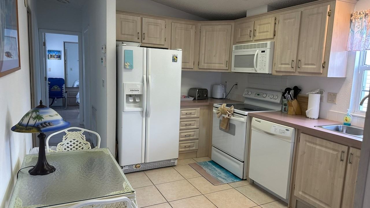 2142 Nettles Blvd #1537523P - Photo 2 of 22
