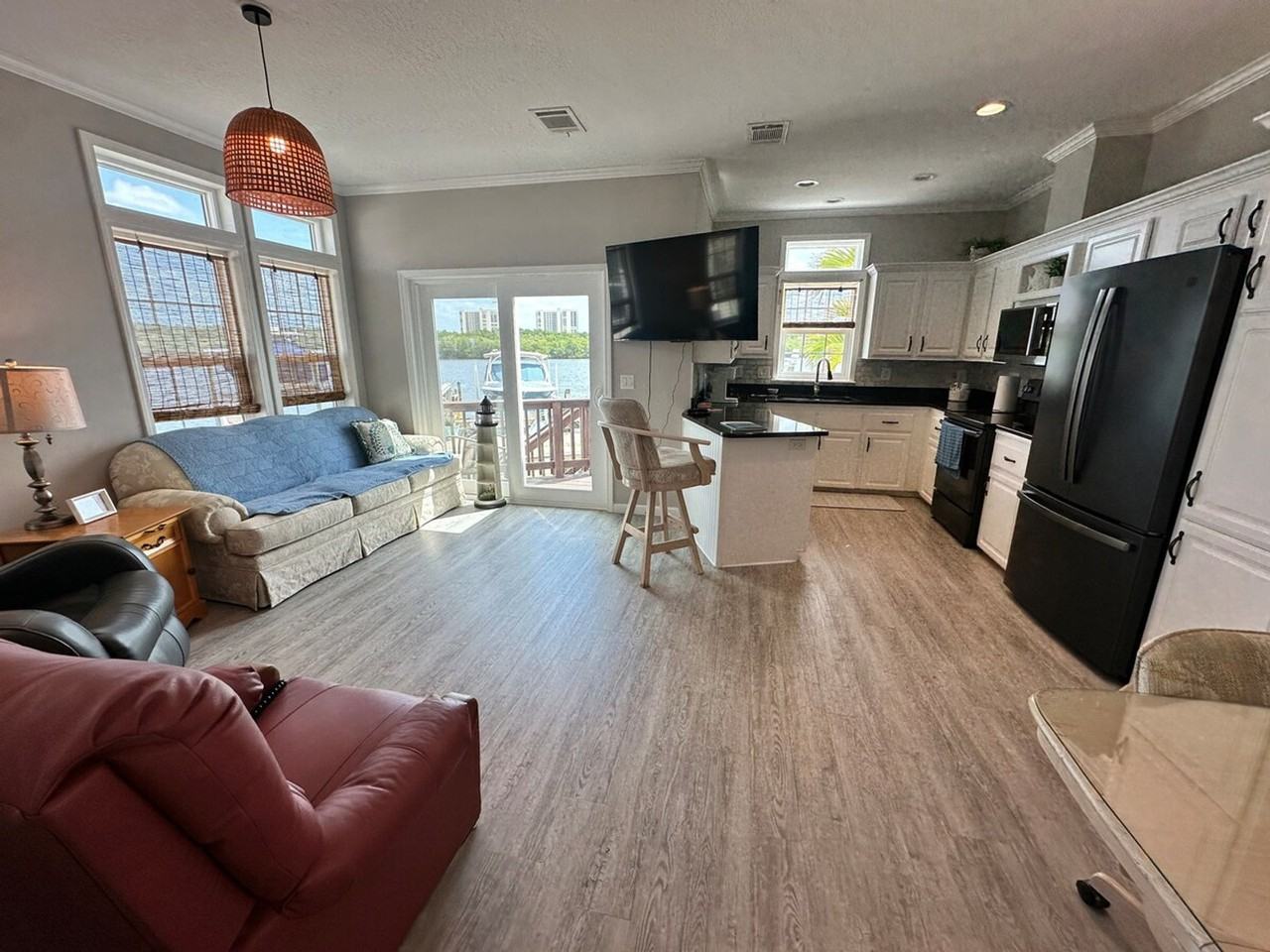 404 Nettles Blvd #1537518P - Photo 2 of 26
