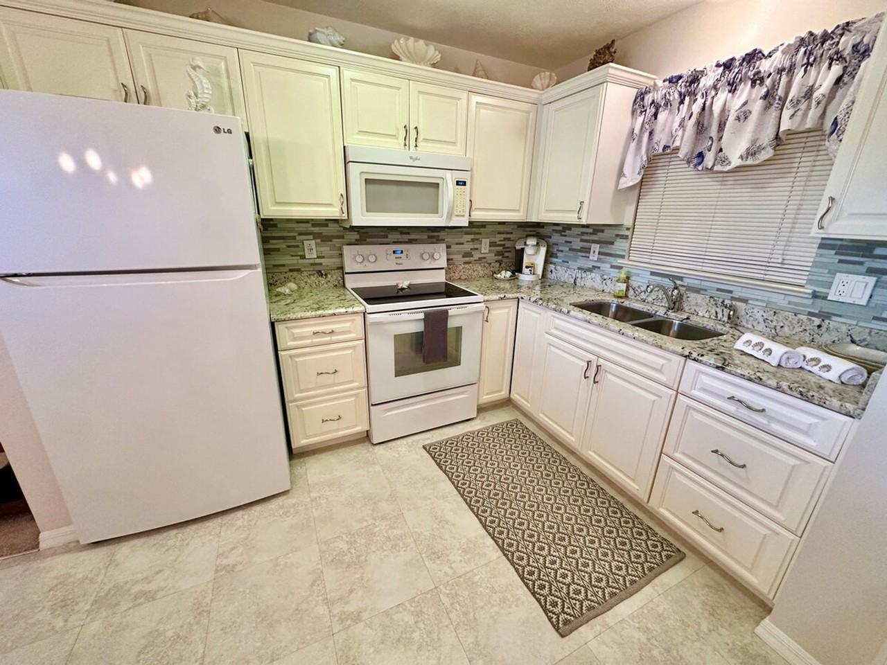 1184 Nettles Blvd #1537487P - Photo 3 of 15