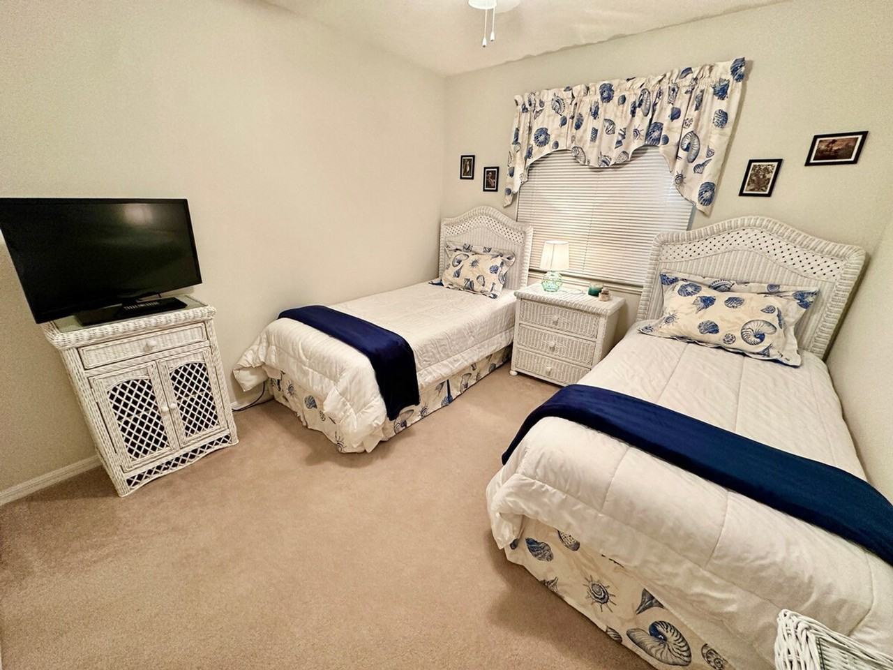 1184 Nettles Blvd #1537487P - Photo 6 of 15