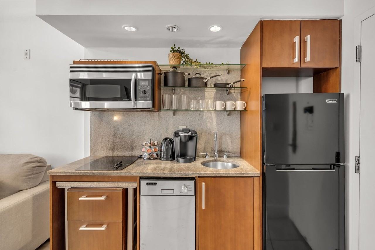 1001 Ocean Dr #1540507P - Photo 2 of 11