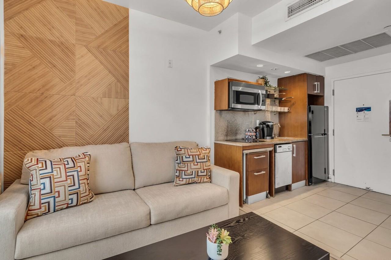 1001 Ocean Dr #1540507P - Photo 4 of 11