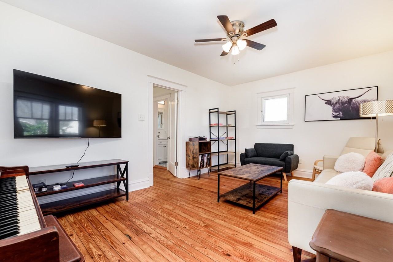 6026 Scanlan Ave #1546581P - Photo 3 of 32