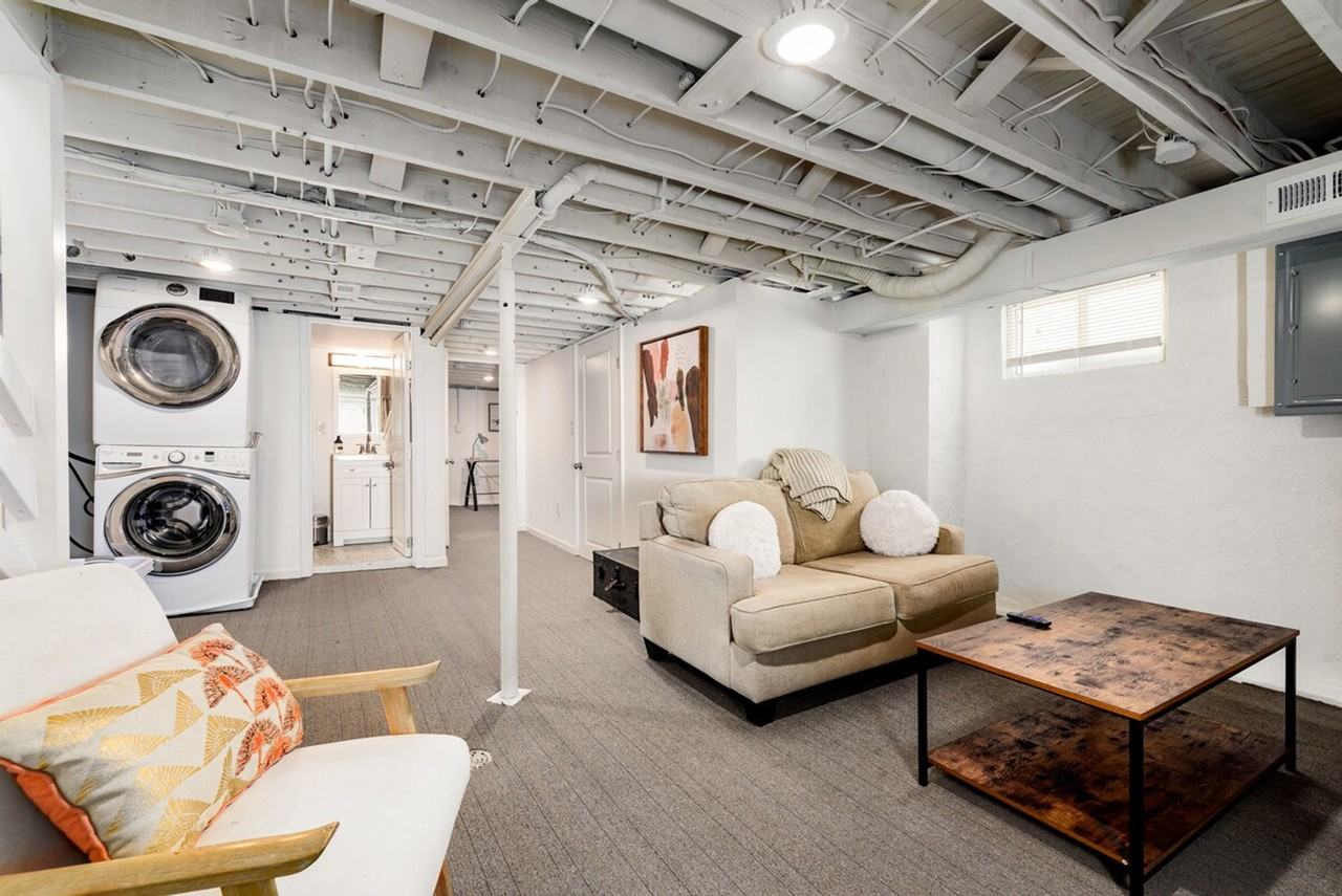 6026 Scanlan Ave #1546581P - Photo 6 of 32