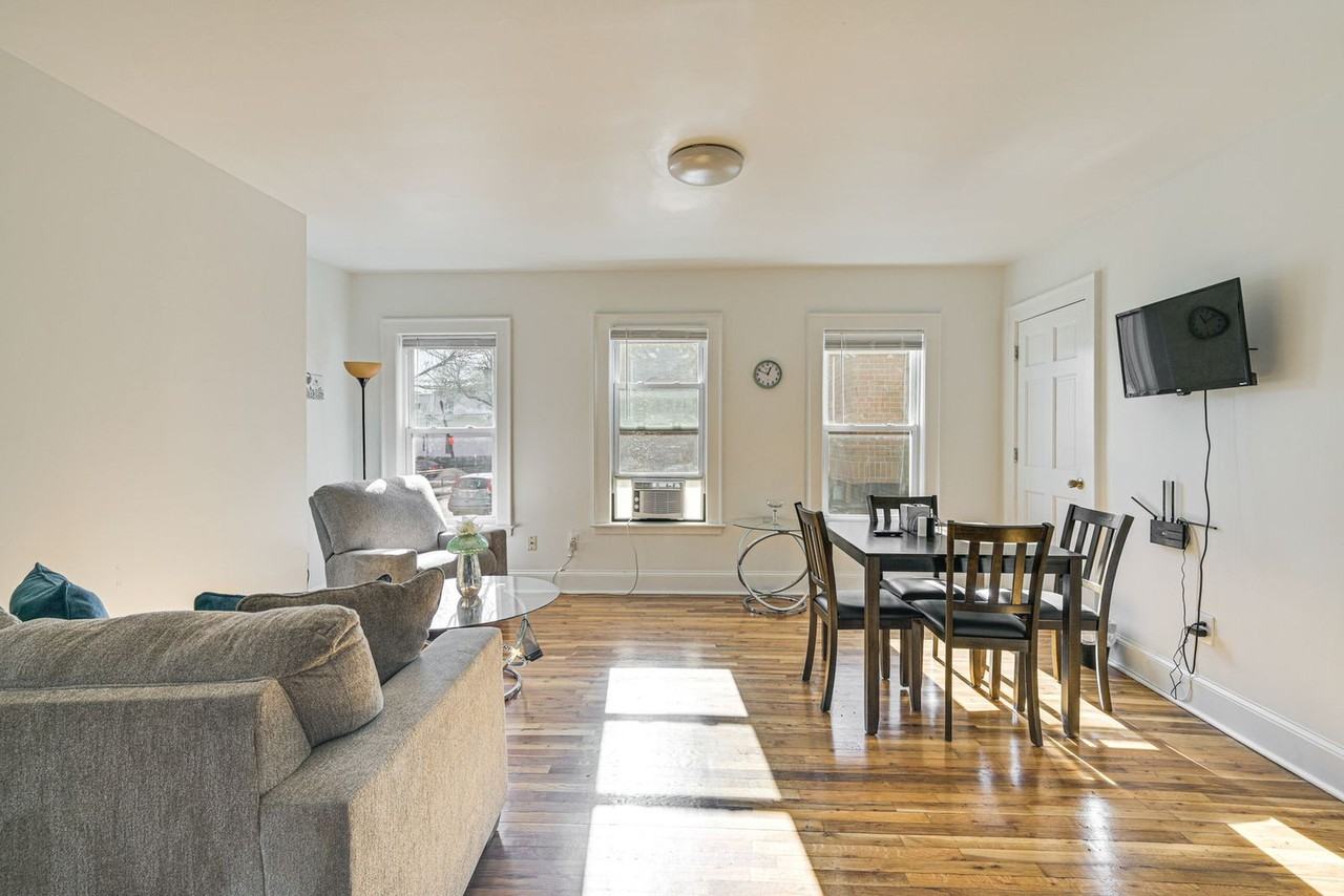 139141 Putnam Ave #1546163P - Photo 3 of 22