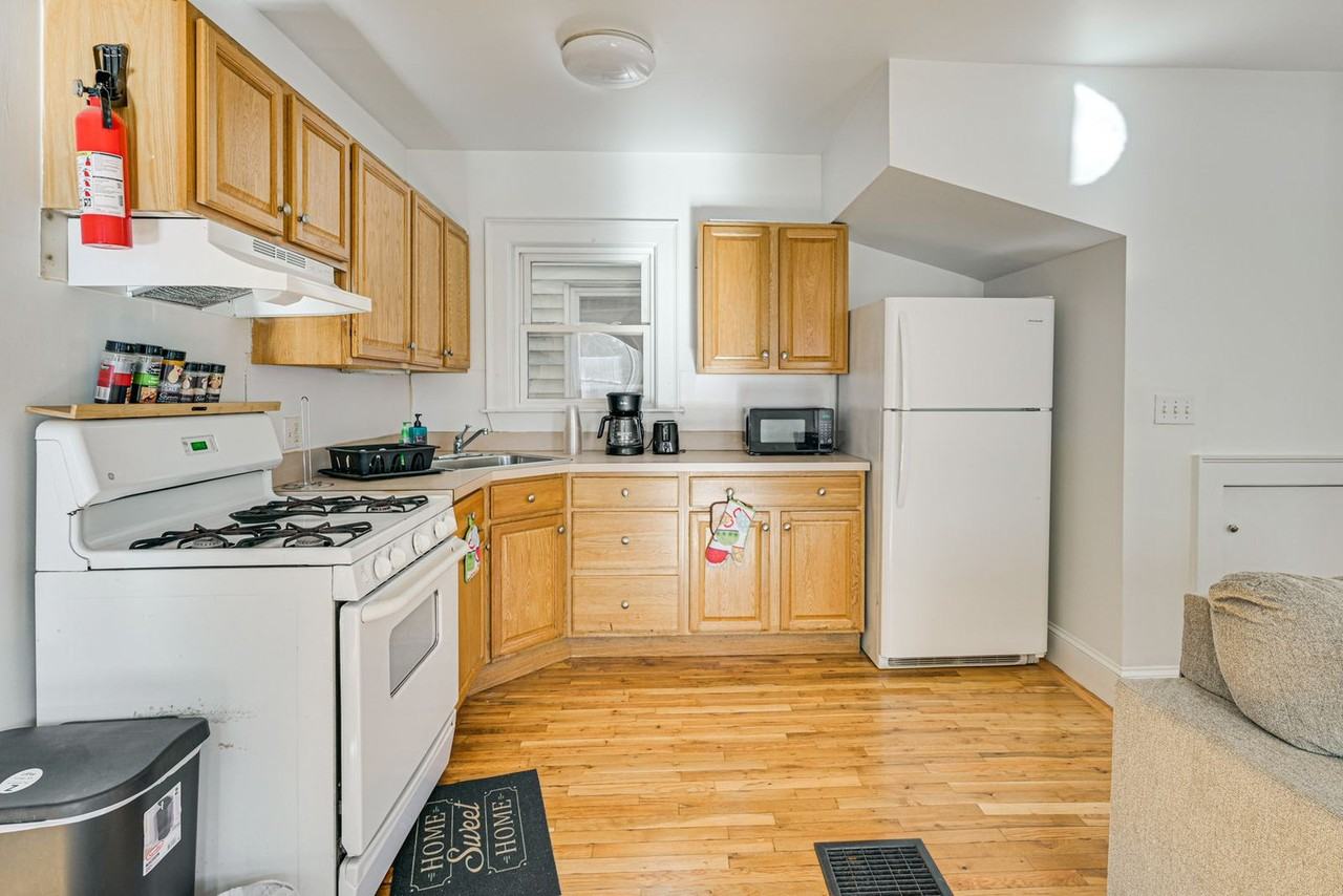 139141 Putnam Ave #1546163P - Photo 5 of 22
