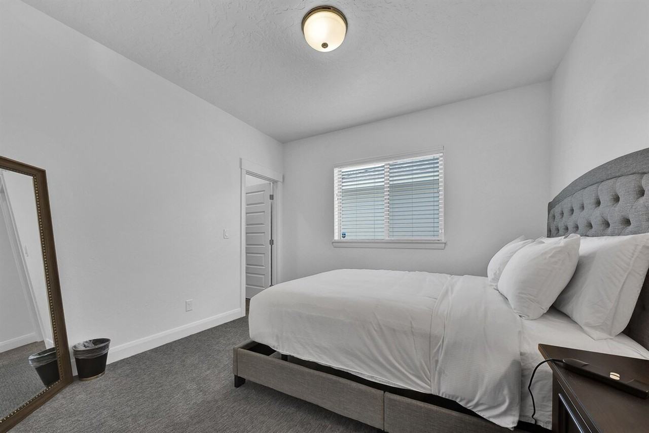 12102 S Aves Pl #1547108P - Photo 6 of 25
