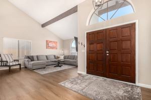 featured image of 613 W Summit Pl