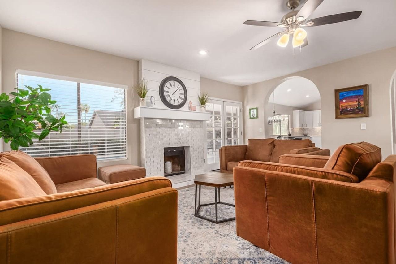 613 W Summit Pl #1558601P - Photo 4 of 45