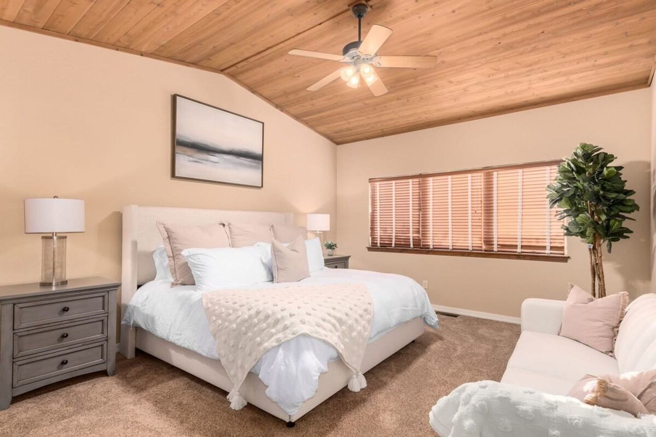 1018 N Amberwood St #1558617P - Photo 3 of 49