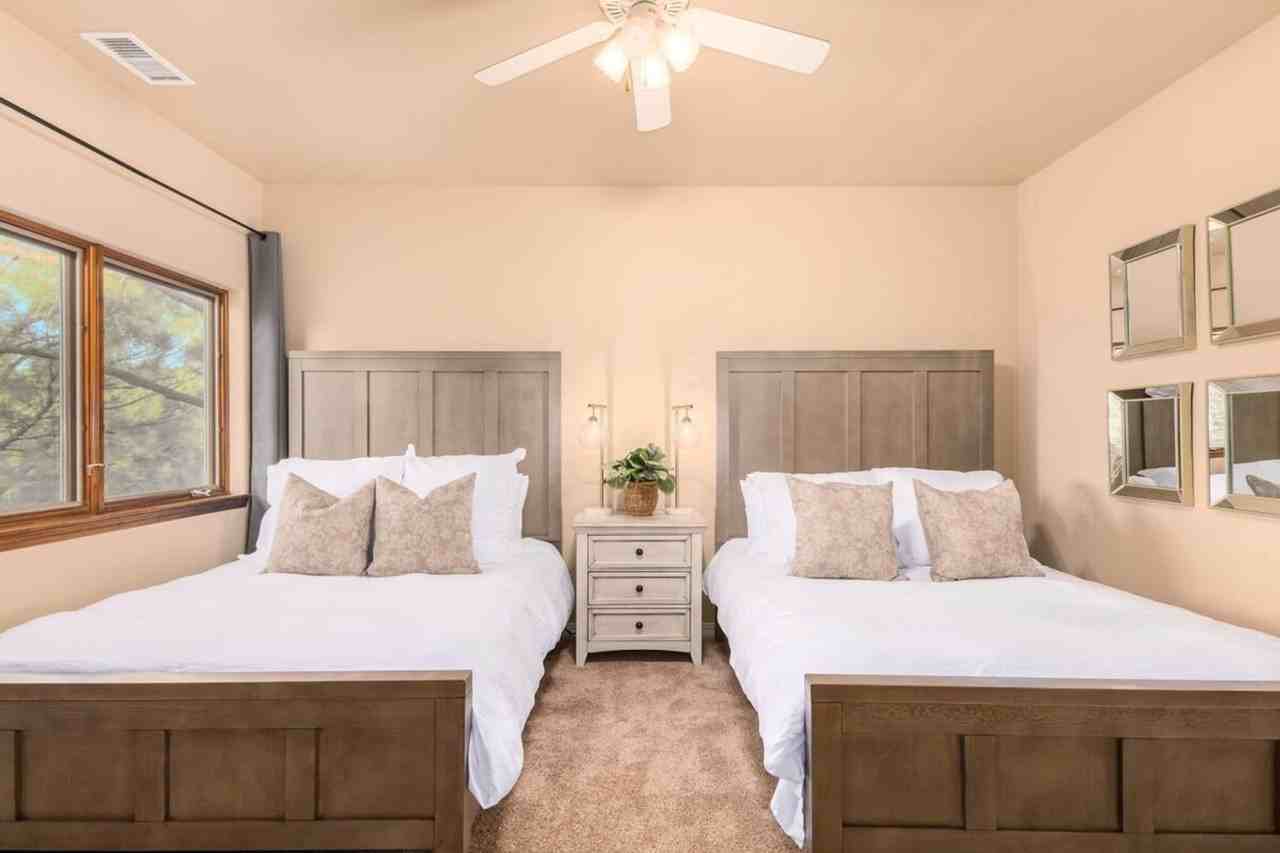 1018 N Amberwood St #1558617P - Photo 5 of 49