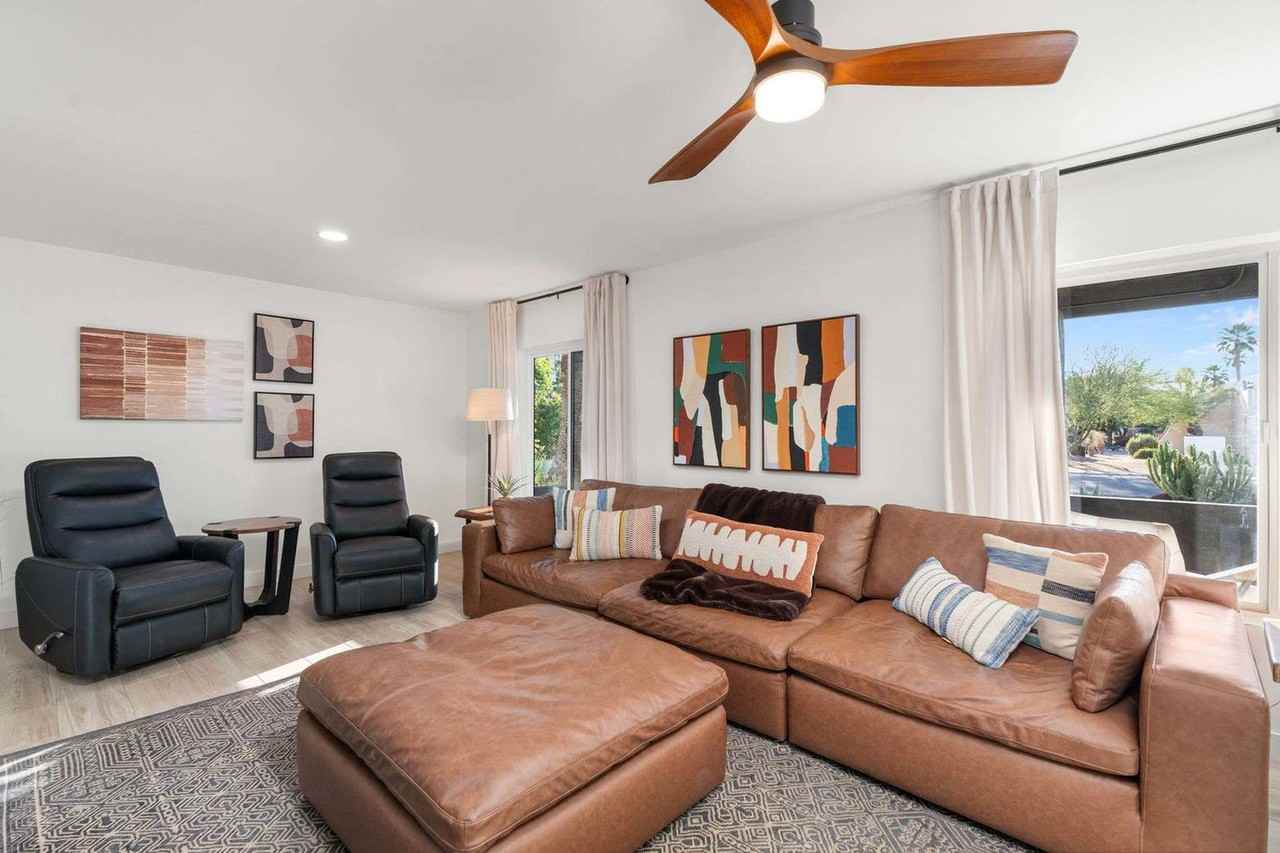 12243 N 58th St #1558608P - Photo 2 of 46