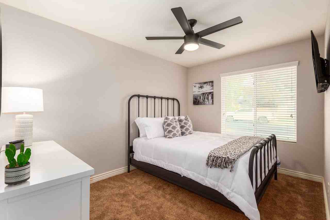 2530 W Obispo Cir #1558619P - Photo 5 of 48