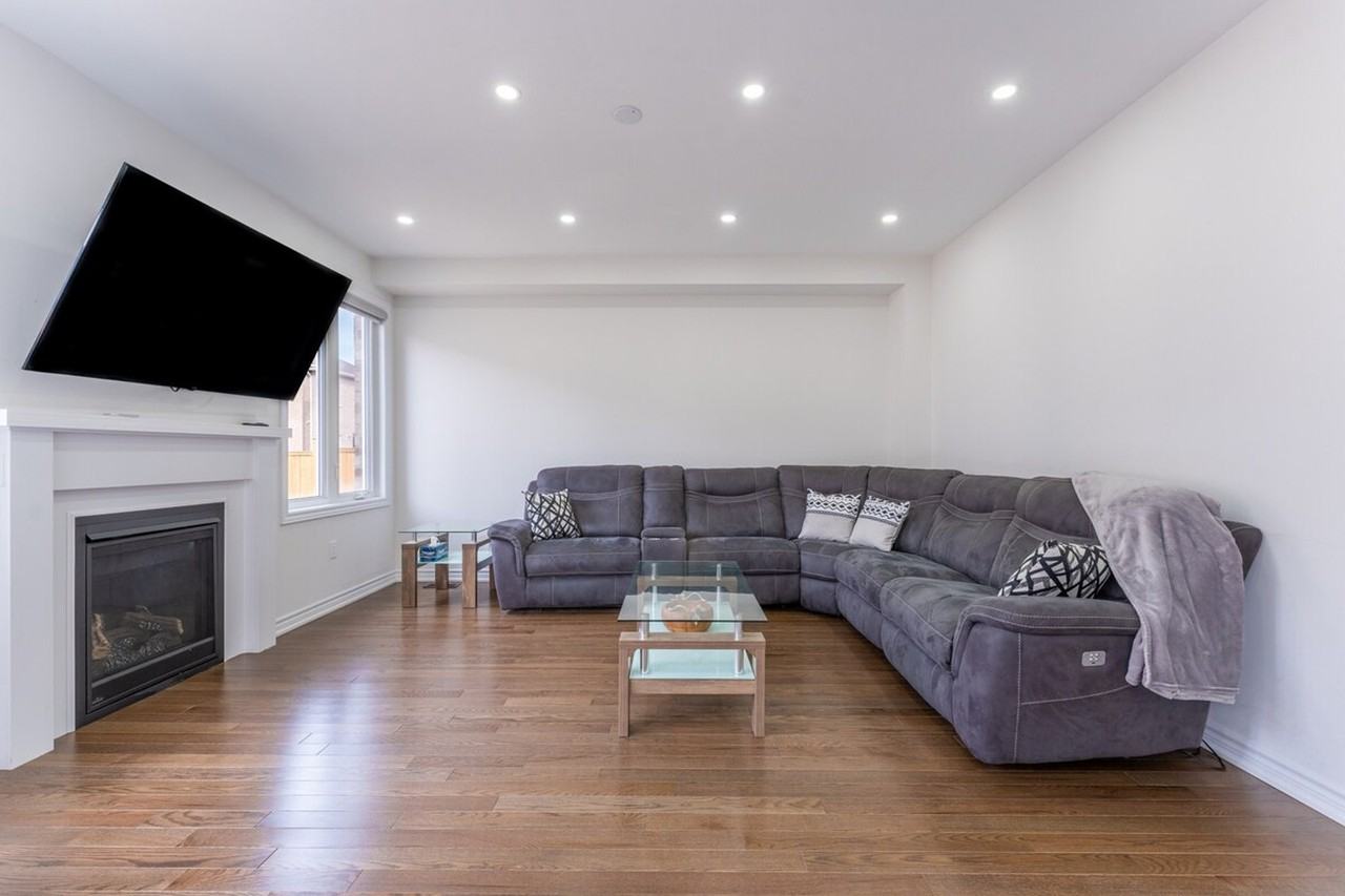 18 Dotchson Ave #1504516P - Photo 2 of 37