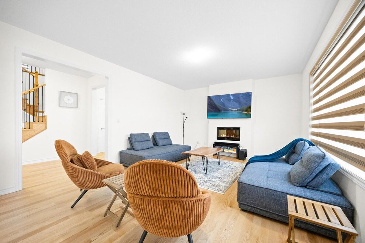 75 Rosanne Cir #1504512P - Photo 4 of 50
