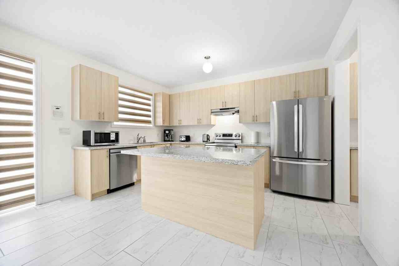 75 Rosanne Cir #1504512P - Photo 5 of 50