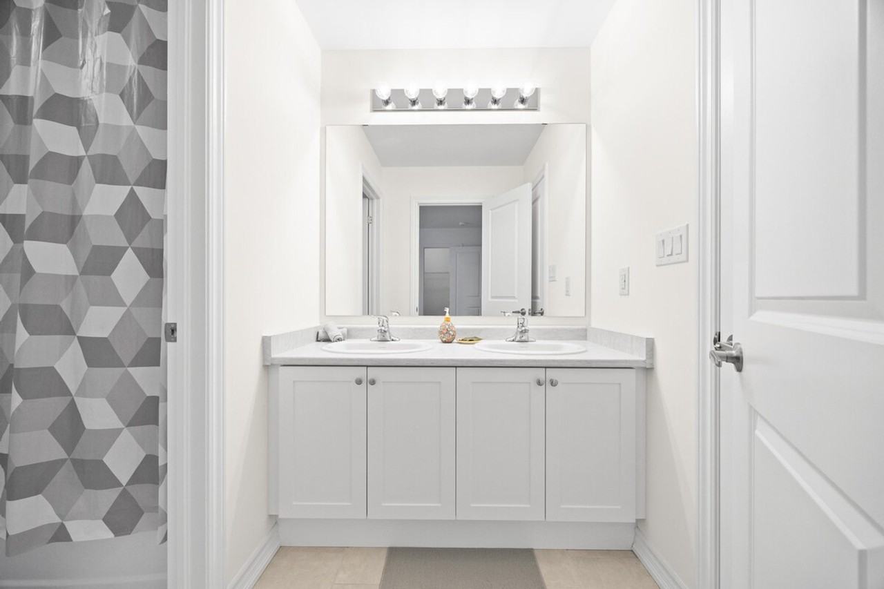 75 Rosanne Cir #1504512P - Photo 6 of 50