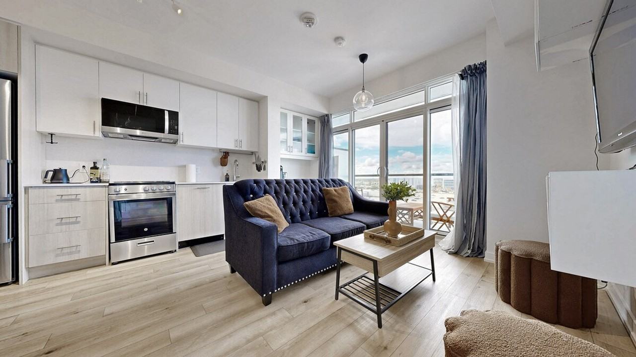 1197 The Queensway #1504460P - Photo 2 of 25