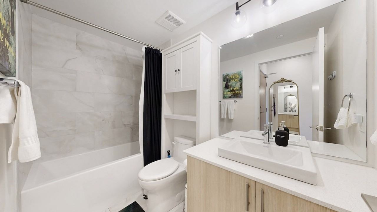 1197 The Queensway #1504460P - Photo 4 of 25