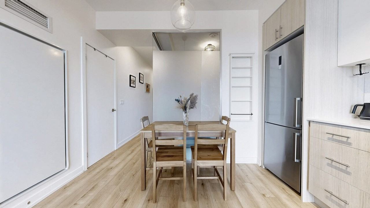 1197 The Queensway #1504460P - Photo 5 of 25