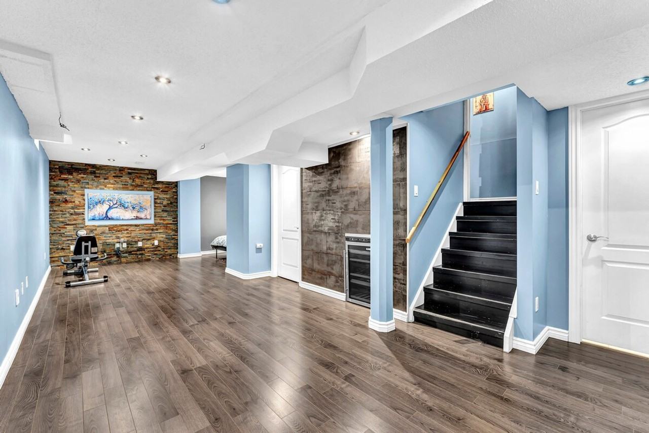3586 Indigo Cres #1504466P - Photo 4 of 39