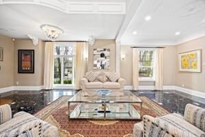 featured image of 3022 Lakeshore Rd
