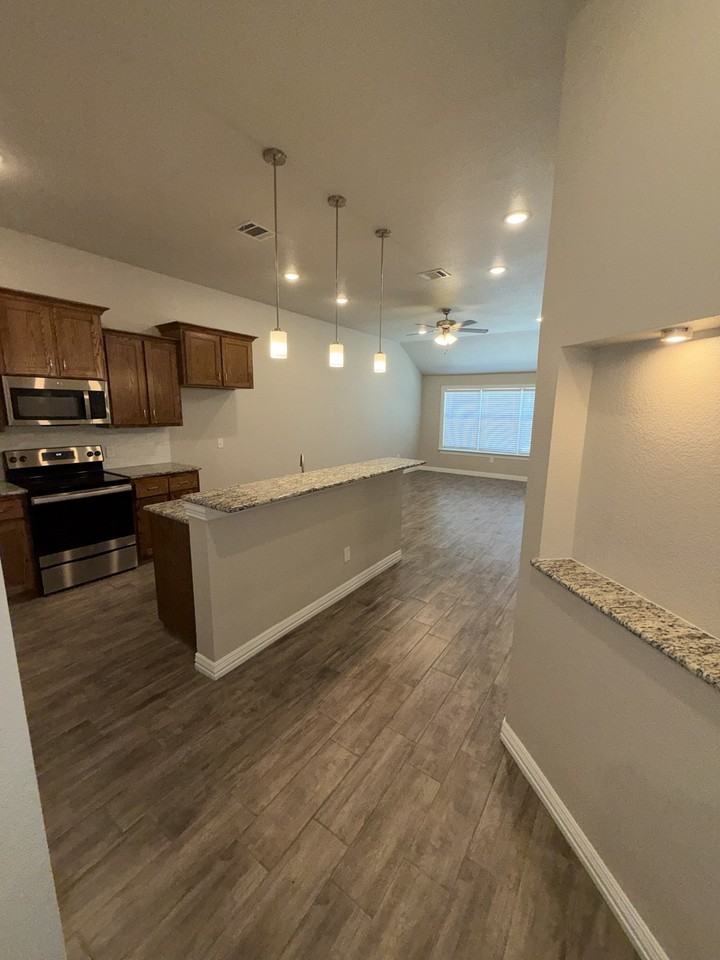 826 United Drive - Photo 6 of 18