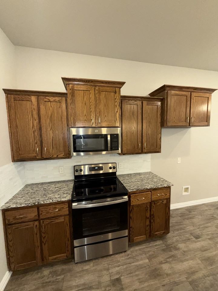826 United Drive - Photo 7 of 18