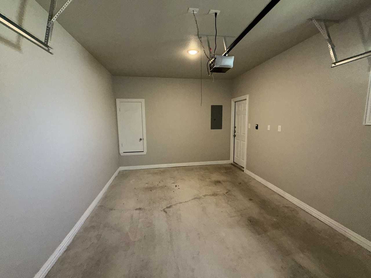 826 United Drive - Photo 3 of 18